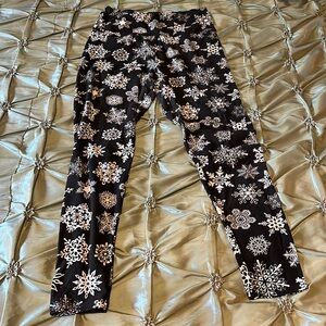 XL frosty snowflake leggings.